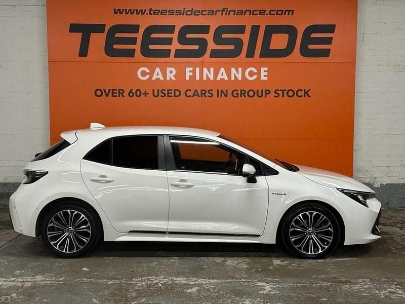 Used Toyota Corolla Design 122 HP (89 kW) 2019 White Hatchback