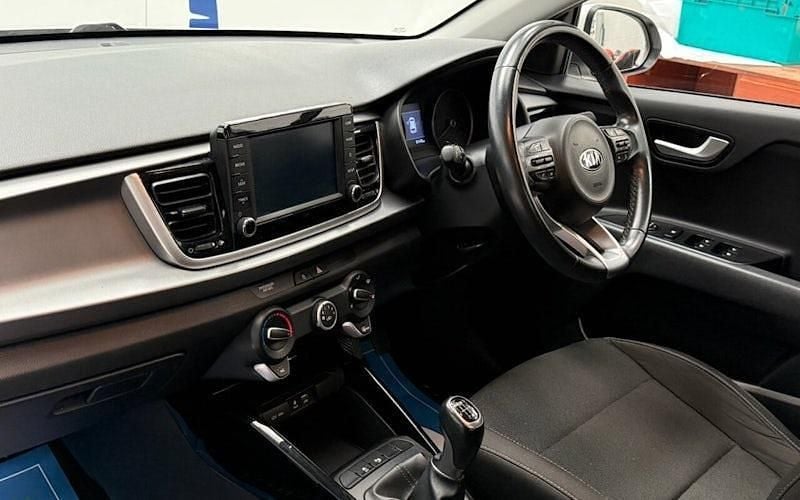 Used Kia Rio 99 HP (72 kW) 2019 White Hatchback