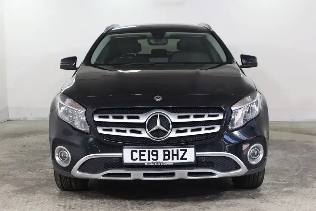 Used Mercedes GLA200 Executive 156 HP (114 kW) 2019 Black SUV