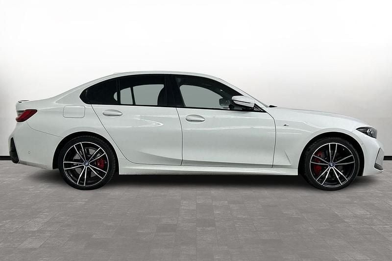 Begagnad BMW 330e M Sport 288 HK (211 kW) 2024 Vit Sedan