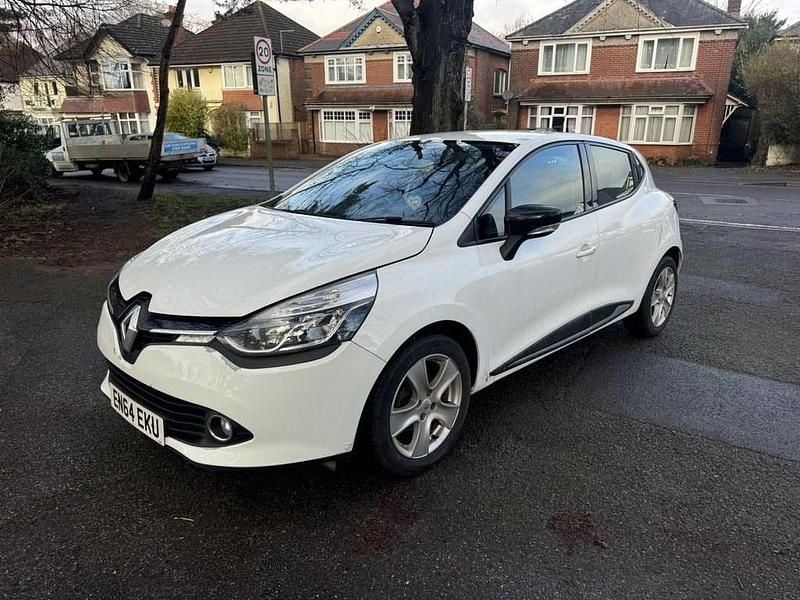 Used Renault Clio IV Dynamique 75 HP (55 kW) 2015 White Hatchback