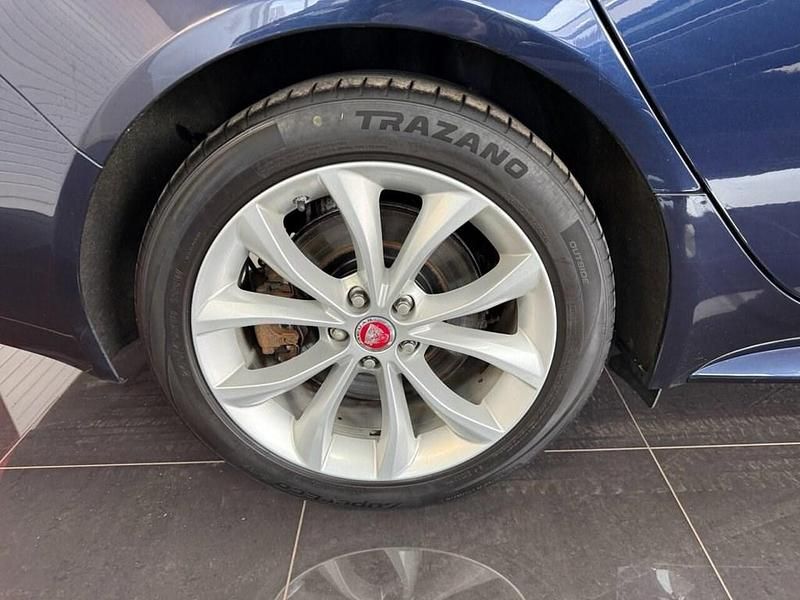 Second-hand Jaguar XF R-Sport 180 CP (132 kW) 2018 Albastru Berlinǎ