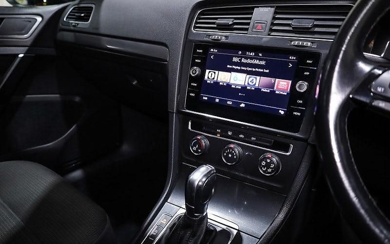Begagnad VW Golf VII SE 131 HK (96 kW) 2018 Blå Kombi