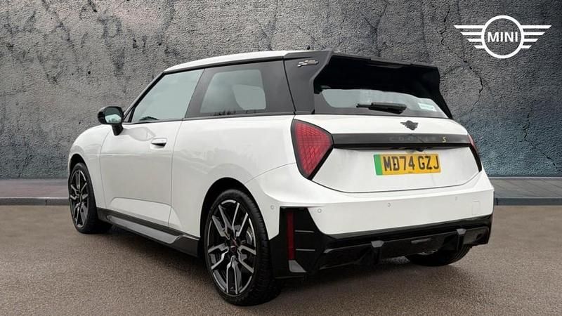 Used Mini Cooper SE Hatch 158 kW (215 HP) 2024 White Hatchback