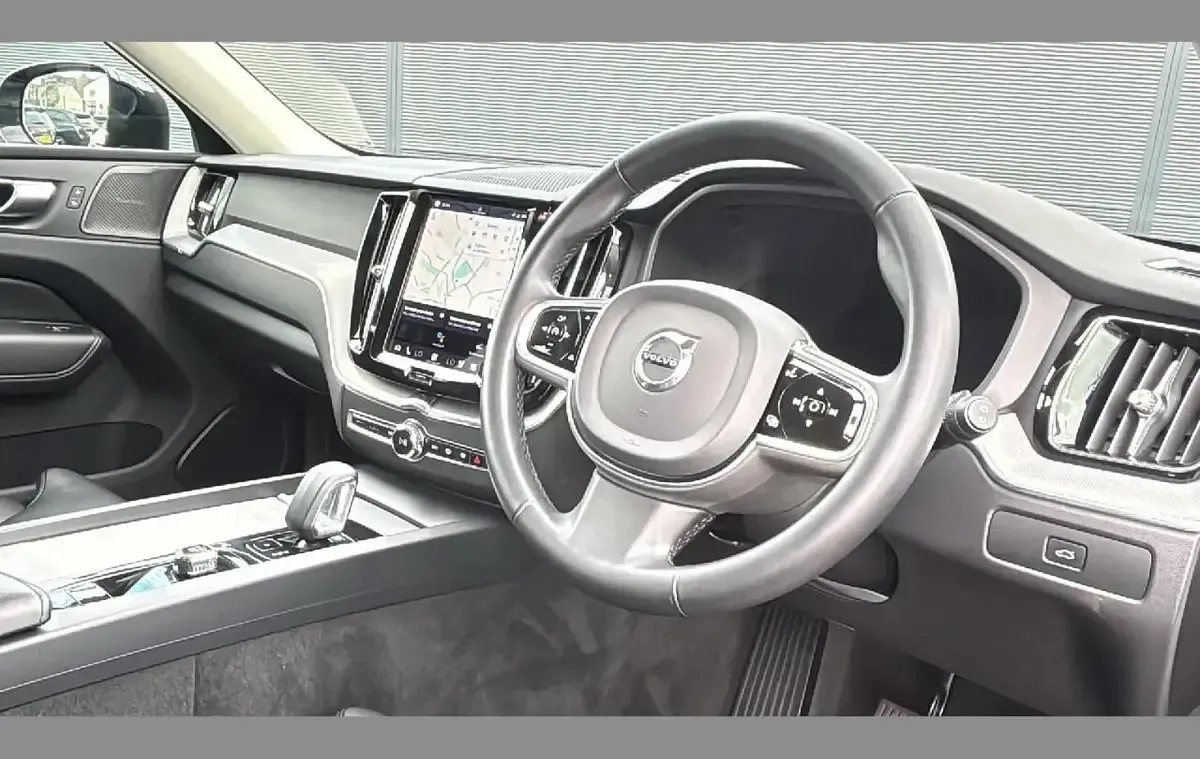 Used Volvo XC60 Plus 194 HP (142 kW) 2022 Blue SUV