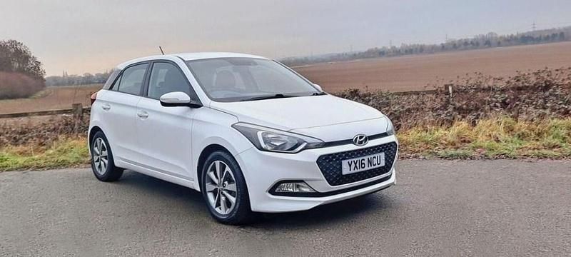 Used Hyundai i20 SE 84 HP (61 kW) 2016 White Hatchback