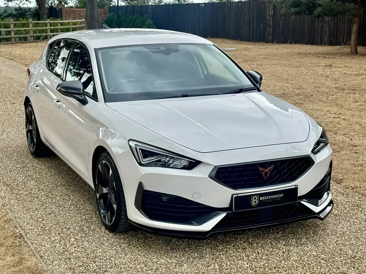 Used Cupra Leon 150 HP (110 kW) 2023 White Hatchback