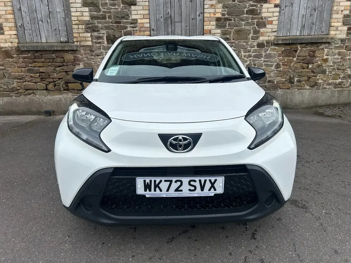 Used Toyota Aygo X PURE 72 HP (52 kW) 2022 White SUV