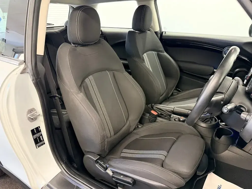 Used Mini Cooper S Classic 192 HP (141 kW) 2019 Silver Hatchback