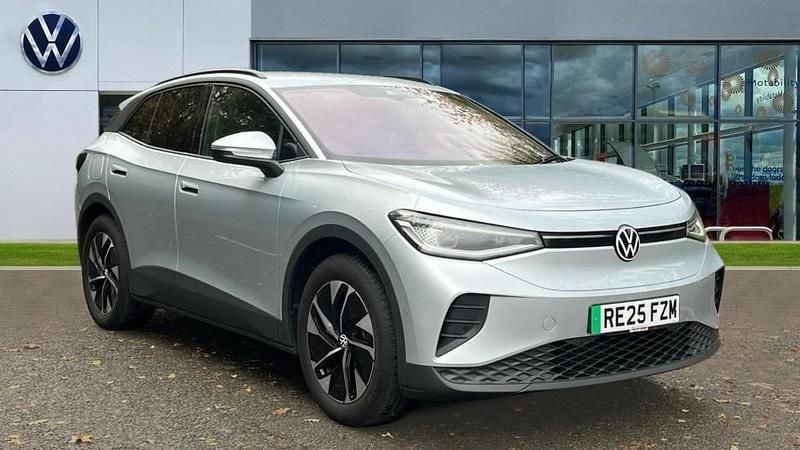 Scale silver metallic Used 2025 VW ID.4 Pro SUV | £28,323 (Fair price) - Image 1/4