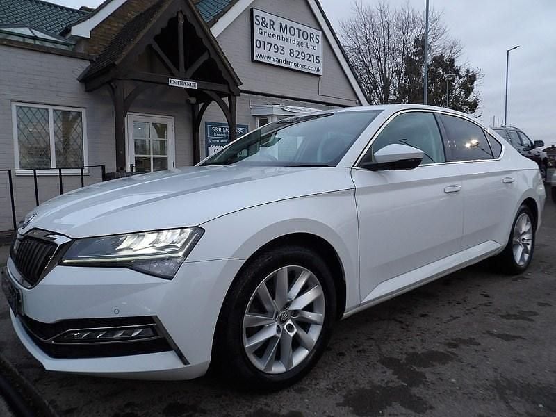 White Used 2022 Skoda Superb SE Technology Hatchback | £14,995 (Fair price) - Image 1/4