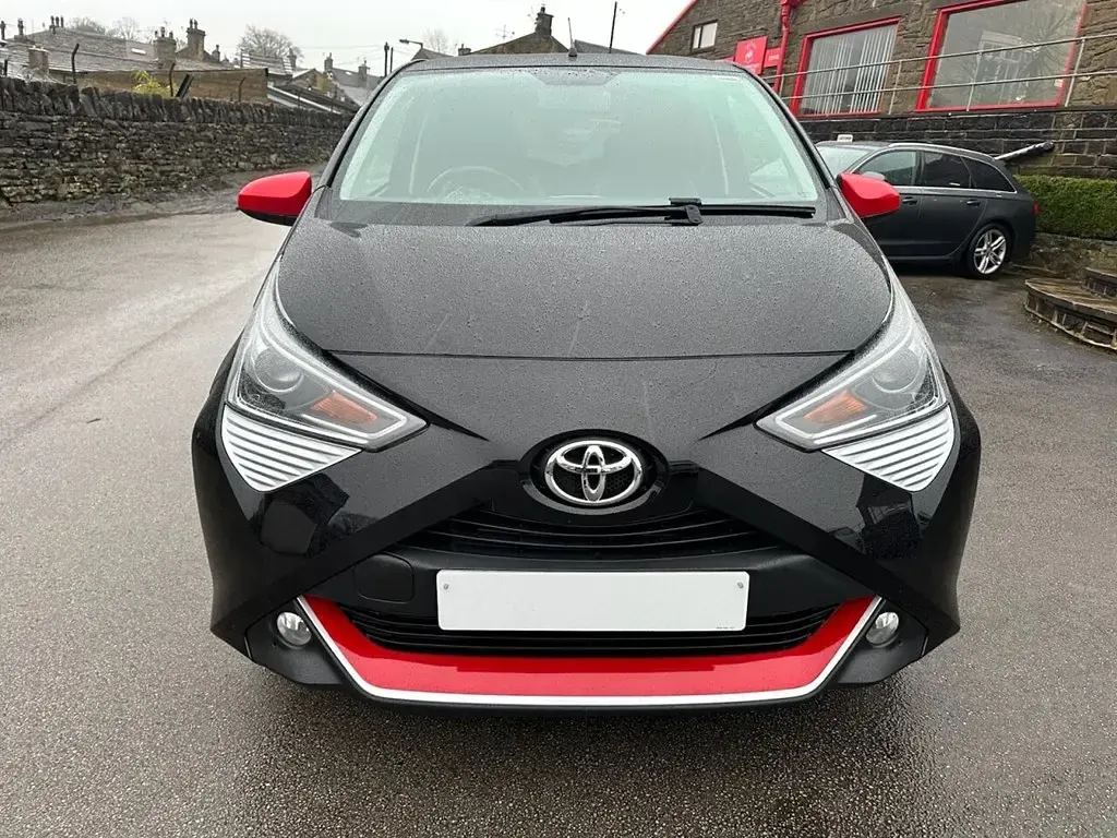 Used Toyota Aygo Trend 71 HP (52 kW) 2019 Black Hatchback