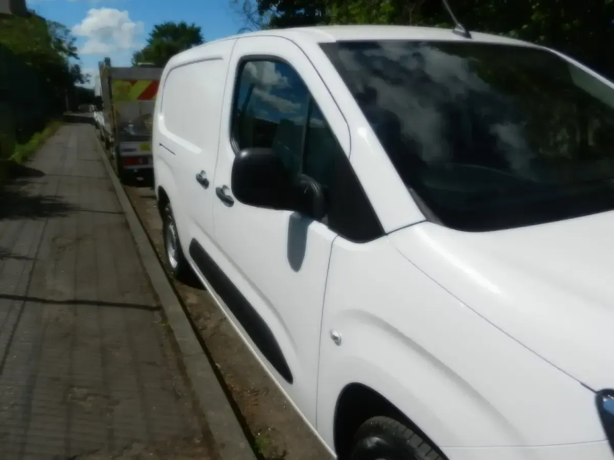 Used Vauxhall Combo Edition 100 HP (73 kW) 2020 White MPV