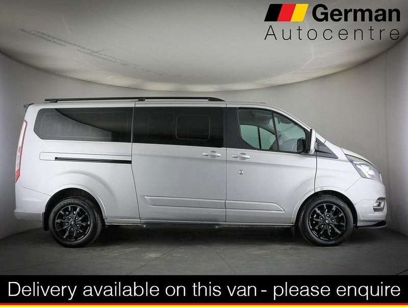 Used Ford Tourneo Titanium 150 HP (110 kW) 2022 Silver MPV
