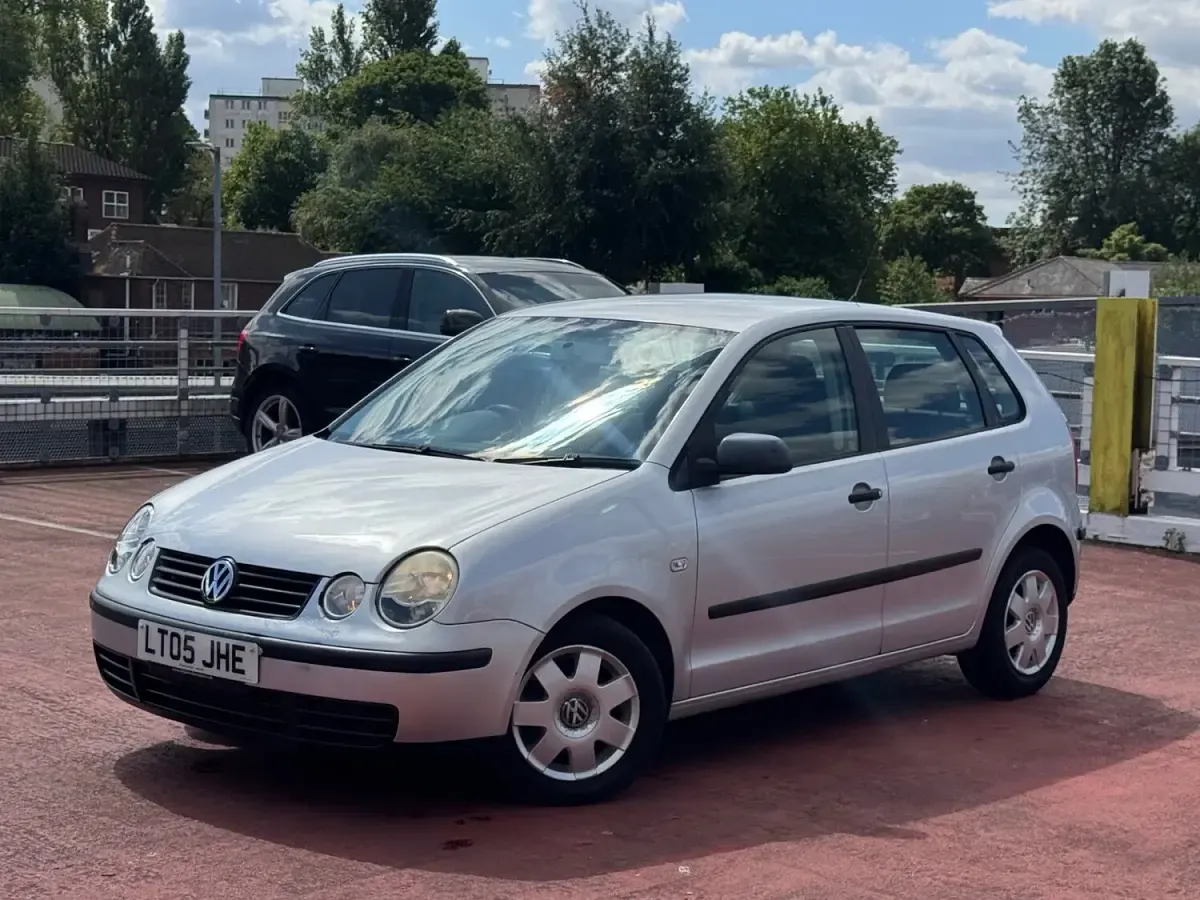 Used VW Polo 75 HP (55 kW) 2005 Silver Hatchback