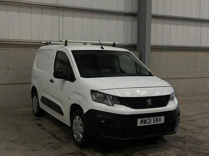Used Peugeot Partner 100 HP (73 kW) 2021 White MPV