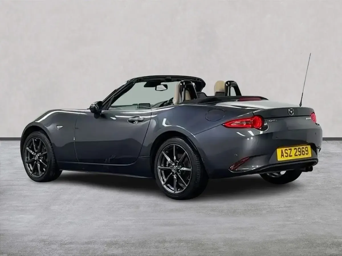 Usado Mazda MX5 Inclusive 160 HP (117 kW) 2017 Cinzento Cabrios