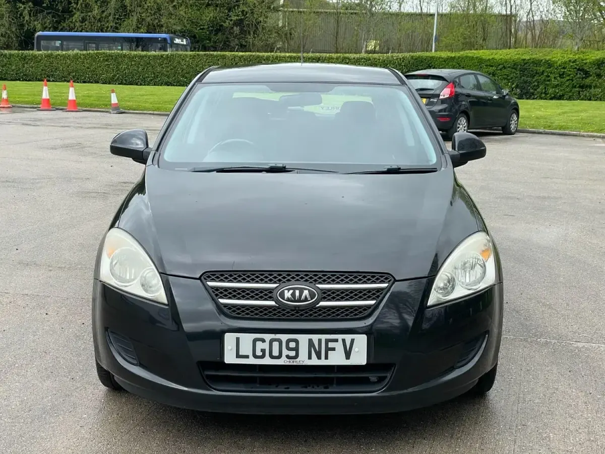 Używany Kia Ceed 2009 Czarny Hatchback