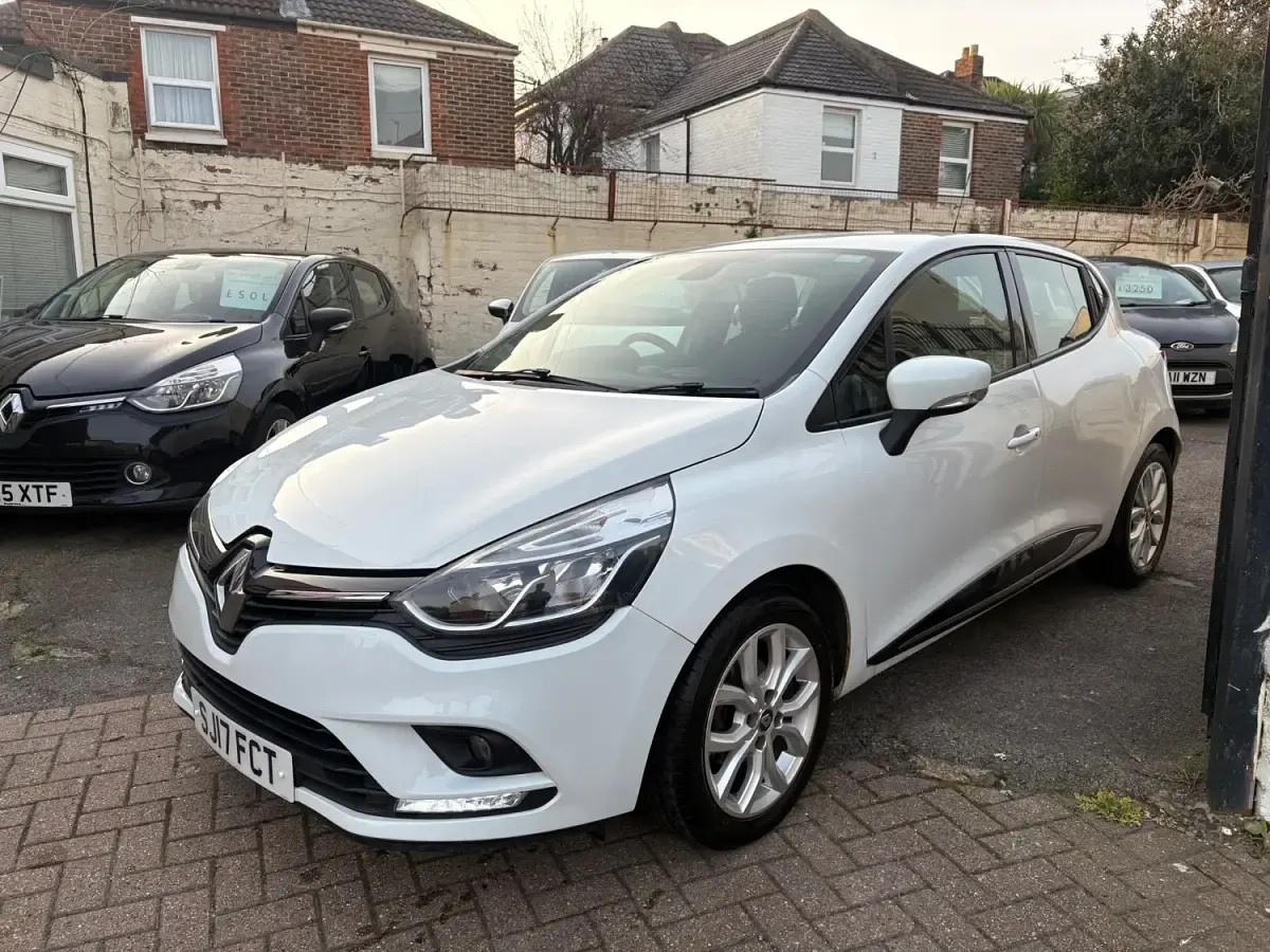 Usado Renault Clio IV Dynamique 90 CV (66 kW) 2017 Blanco Utilitario
