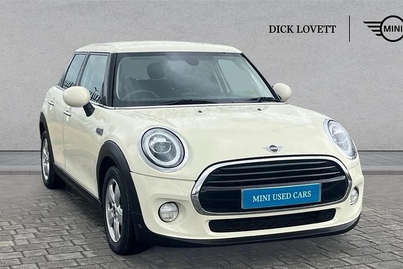 White Used 2018 Mini Cooper Hatch Hatchback | £11,777 (Good price) - Image 1/3