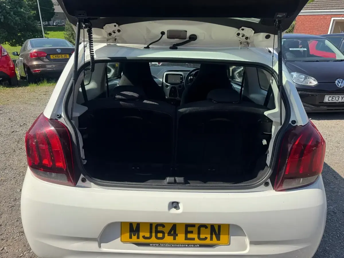 Used Peugeot 108 Active 68 HP (50 kW) 2014 White Hatchback