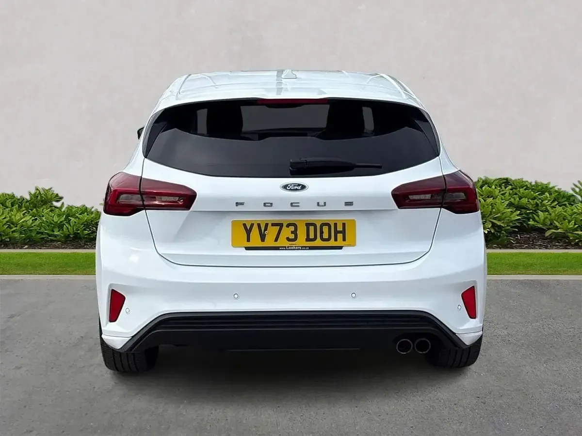 Used Ford Focus ST-Line 125 HP (91 kW) 2024 White Hatchback