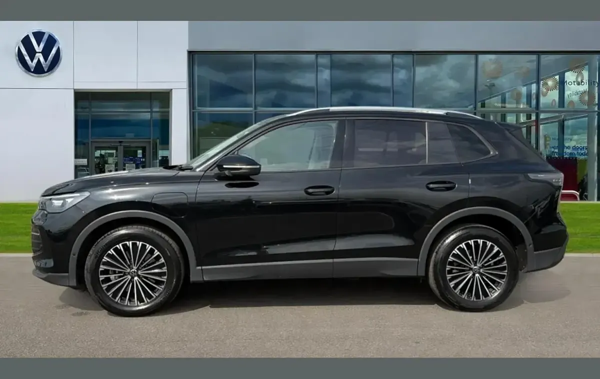 Used VW Tiguan Match 200 HP (147 kW) 2025 Black SUV