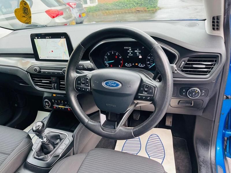 Used Ford Focus Titanium 125 HP (91 kW) 2018 Blue Hatchback