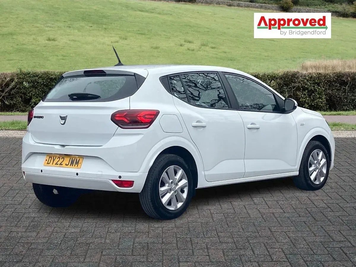 Usado Dacia Sandero Comfort 91 HP (66 kW) 2022 Branco Citadino