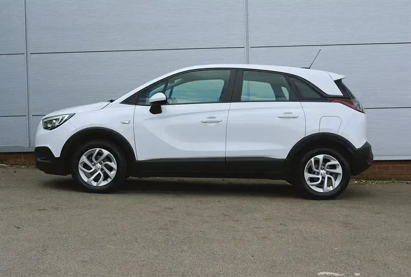 Used Vauxhall Crossland X 81 HP (59 kW) 2018 White SUV