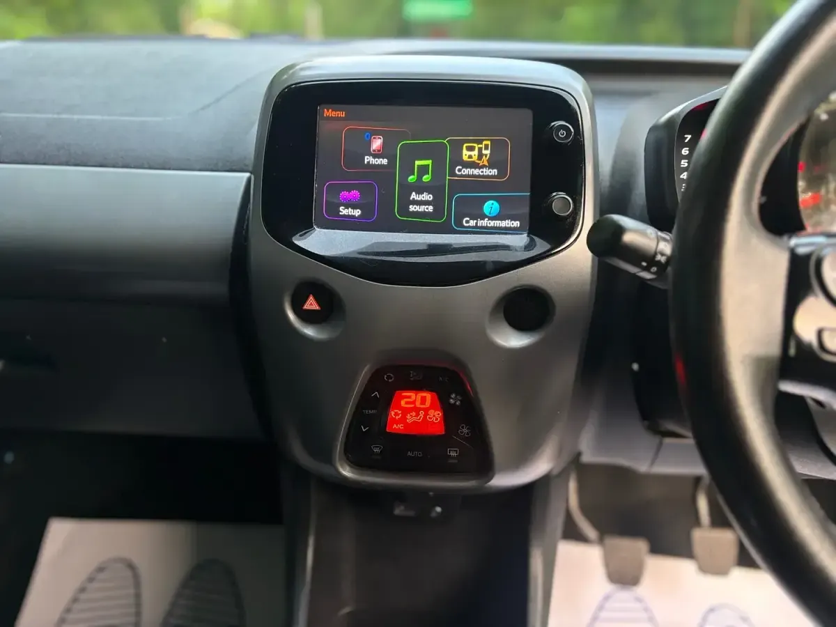 Used Toyota Aygo X-plore 72 HP (52 kW) 2019 Blue Hatchback