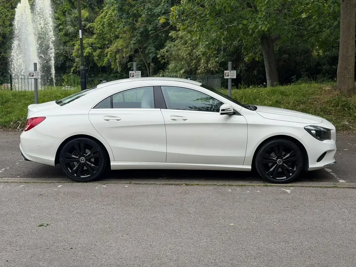 Usado Mercedes CLA180 2017 Branco Sedan
