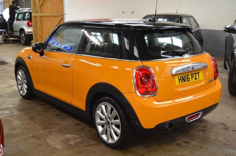Used Mini Cooper Hatch 136 HP (100 kW) 2016 Orange Hatchback