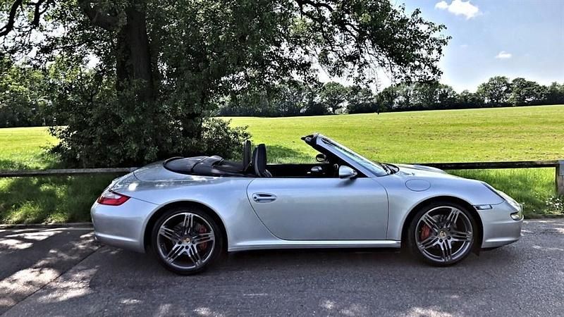 Begagnad Porsche 911 355 HK (261 kW) 2006 Cab