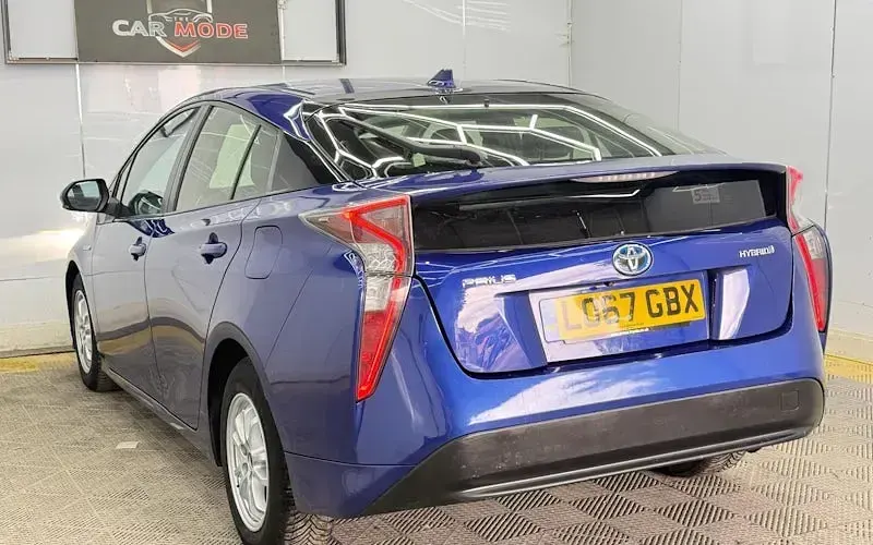 Used Toyota Prius Business Edition 122 HP (89 kW) 2018 Blue Hatchback