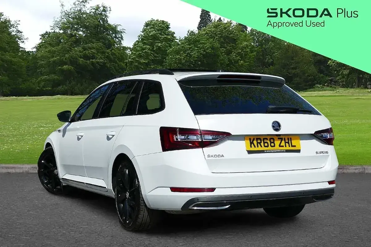 Usado Skoda Superb SportLine 187 HP (137 kW) 2019 Branco Carrinha