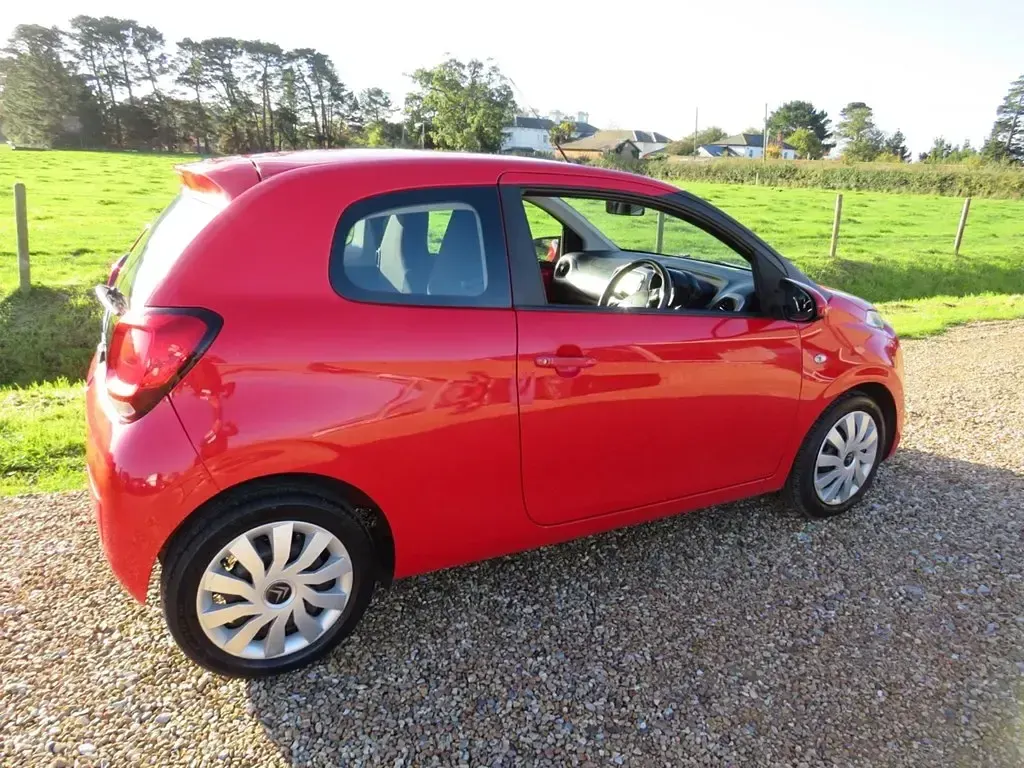 Used Citroën C1 Feel 82 HP (60 kW) 2016 Red Hatchback