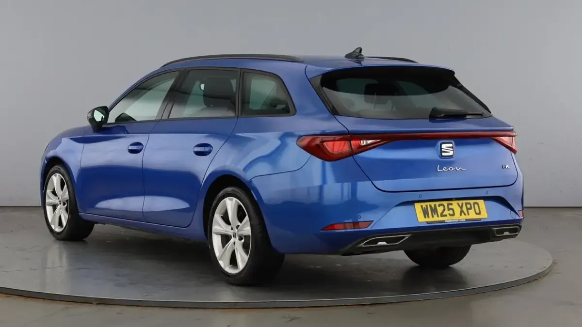 Used Seat Leon FR 110 HP (80 kW) 2025 Sapphire blue Estate
