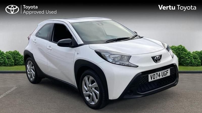 Used Toyota Aygo X PURE 72 HP (52 kW) 2024 White SUV