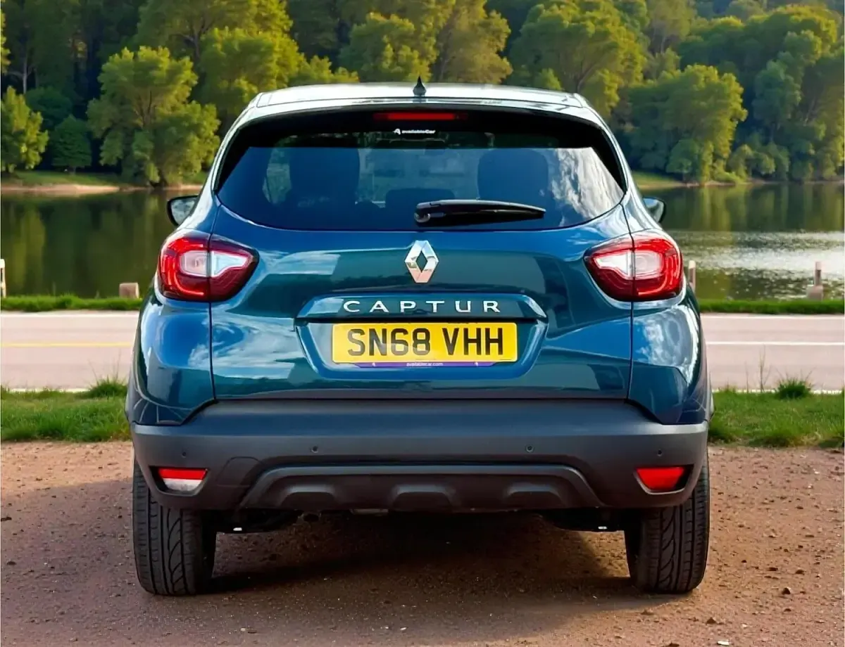 Used Renault Captur Iconic 90 HP (66 kW) 2018 Blue/black SUV