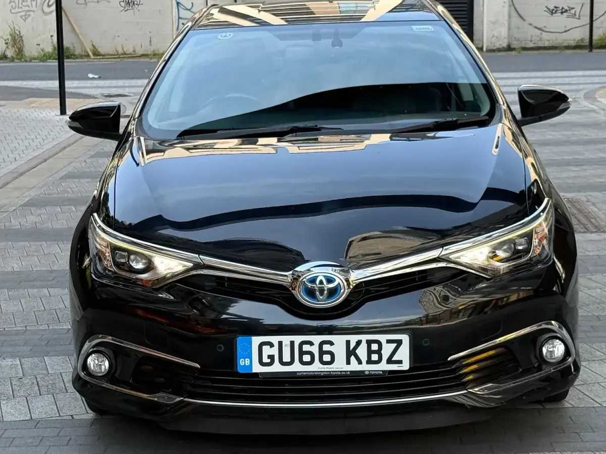 Used Toyota Auris Hybrid 2016 Black Hatchback