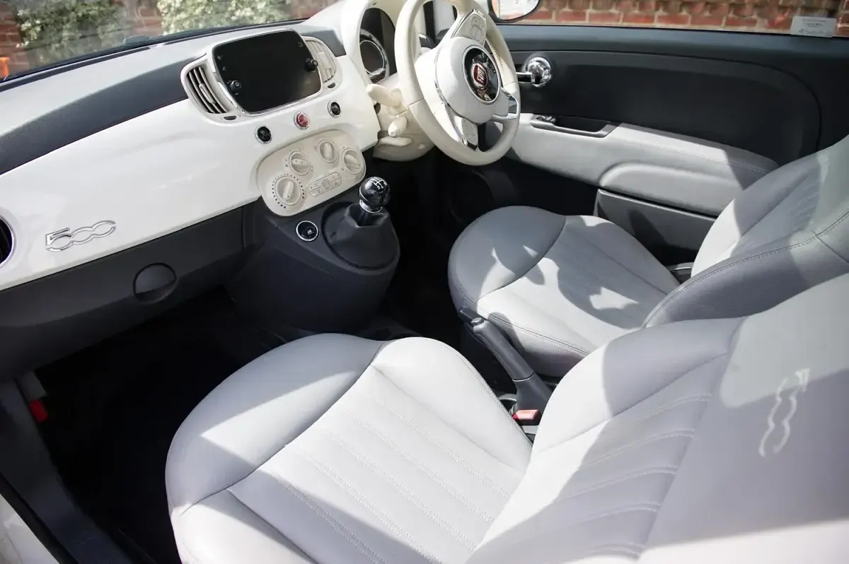 Used Fiat 500 Lounge 69 HP (50 kW) 2017 White Hatchback