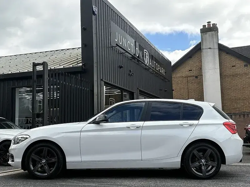 Used BMW 116 Sport Line 2019 Alpine white Hatchback
