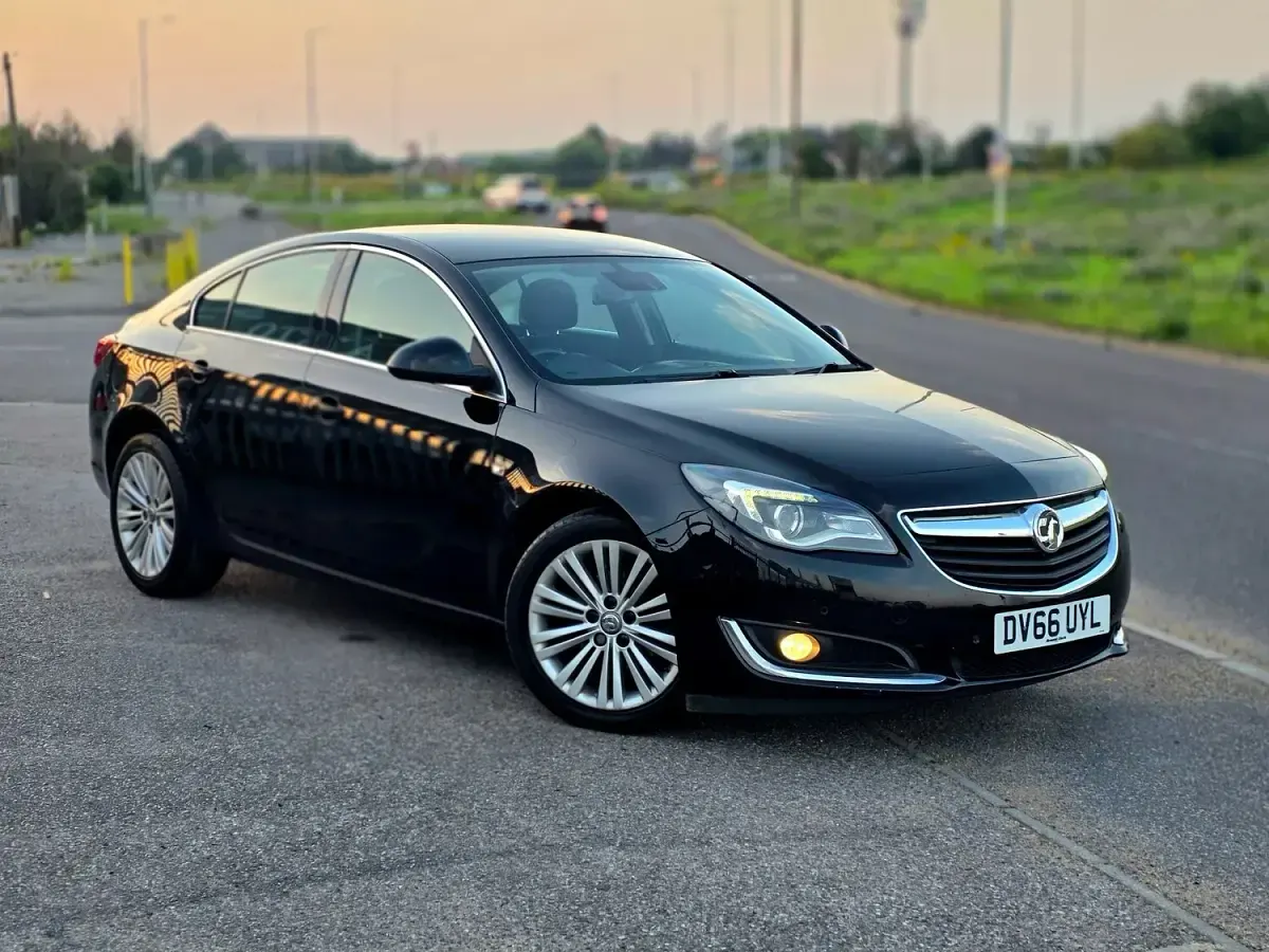 Used Vauxhall Insignia 136 HP (100 kW) 2016 Black Hatchback