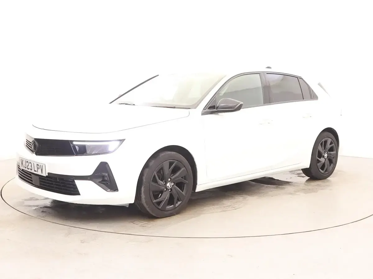 Used Vauxhall Astra 130 HP (95 kW) 2023 White Hatchback