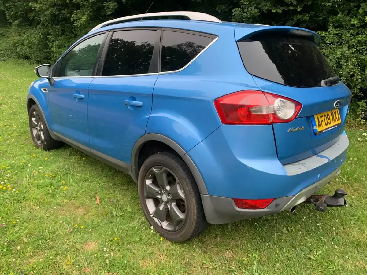 Usado Ford Kuga Zetec 136 CV (100 kW) 2009 Azul SUV