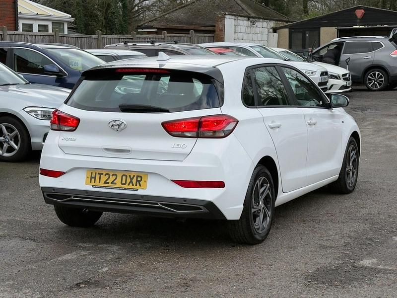 Used Hyundai i30 SE 120 HP (88 kW) 2022 White Hatchback