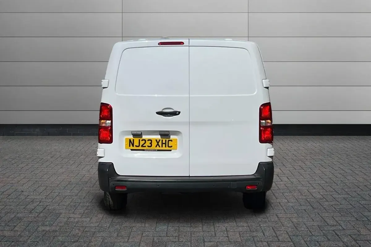 Used Citroën Dispatch 99 HP (72 kW) 2023 White MPV