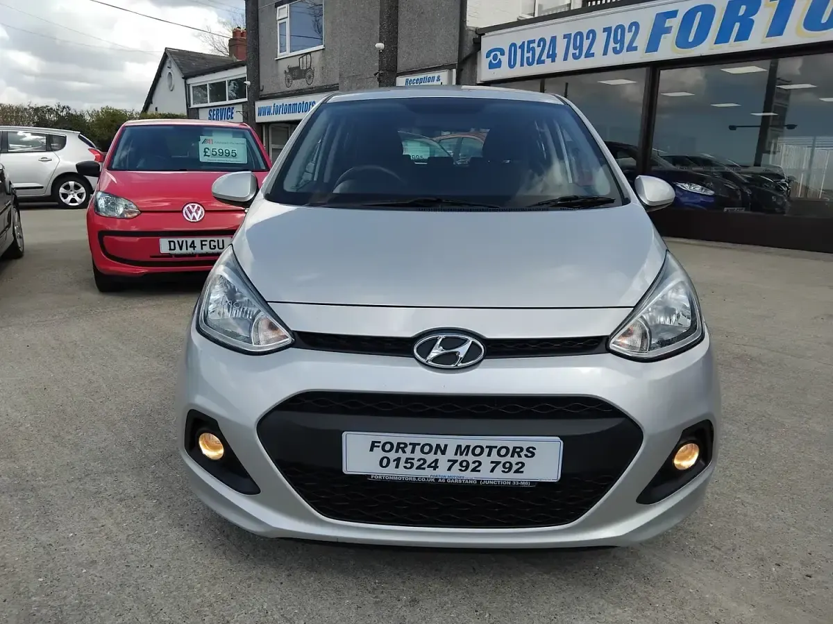 Used Hyundai i10 SE 87 HP (63 kW) 2015 Silver Hatchback