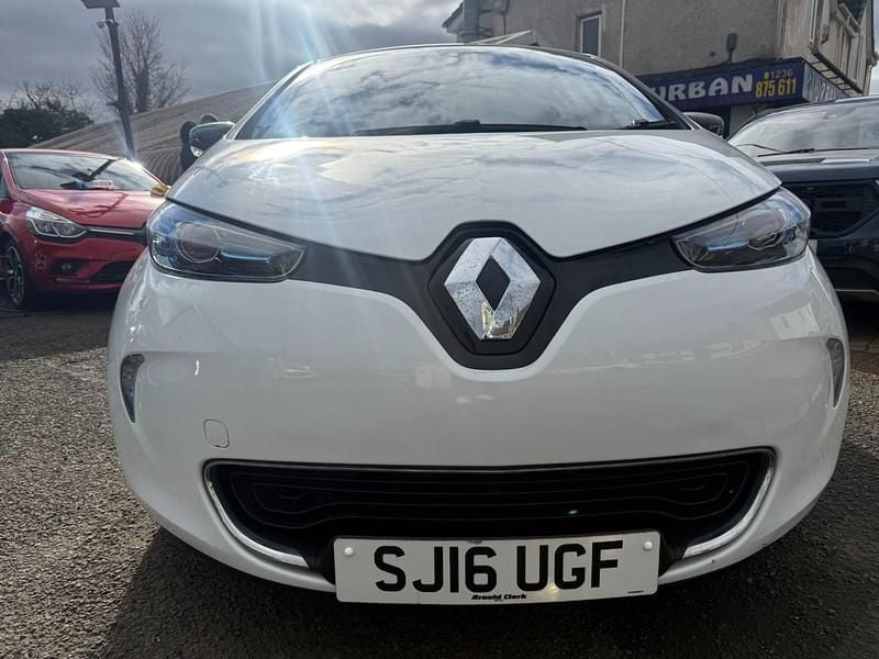 Used Renault Zoe Dynamique 64 kW (88 HP) 2016 White Hatchback